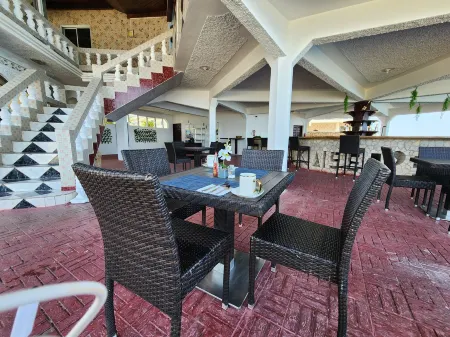 Kaisers Sunset Hotel -Adult Only -Negril Отели рядом с достопримечательностью «Самсара Клифф Хотел»