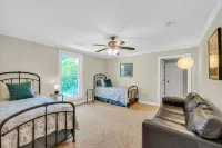 The Wexford French Chateau w/ Pool 웨스트사이드 플라자 쇼핑센터 주변 호텔