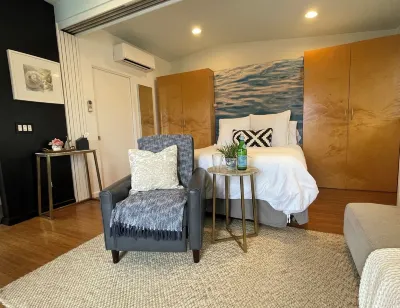 Designer Oceanic Oasis, 1House Away from Boardwalk, AC, Parking Hotels in Mission Beach