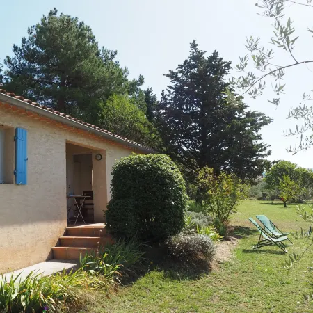 Cottage in Luberon near Apt Market