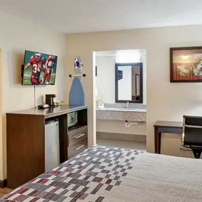 Red Roof Inn Indianapolis East Отели рядом с достопримечательностью «поле для гольфа Pleasant Run»