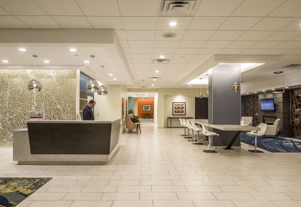 Crowne Plaza Hotel and Suites Pittsburgh South Over view