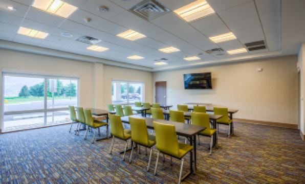 Holiday Inn Express & Suites REEDSVILLE - STATE COLL AREA by IHG