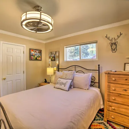 Walkable Location! Mtn-View Condo in Red River