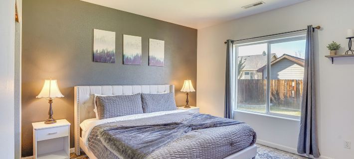 Charming Bend Home w/ Porch & Yard: Great Location Hotels in Bend