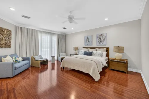 Daisy Townhouse  Steps from The Beach