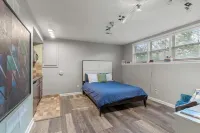 Spacious Retreat: Garden Serenity, Sleeps up to 11