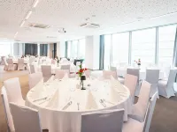 Focus Hotel Premium Gdańsk Отели рядом с достопримечательностью «Спортивный центр Гданьска»