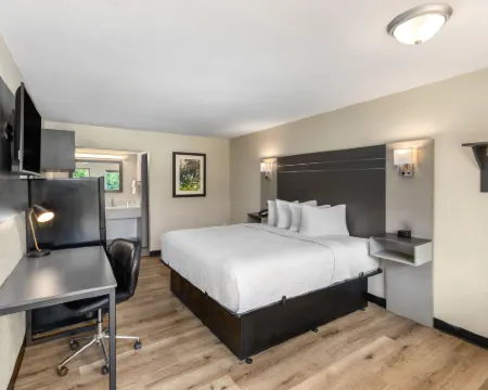 Baymont by Wyndham Dothan Hotels in Dothan