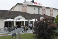 Ibis Pau Lescar - Parking