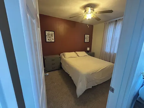 1 bed duplex near downtown Belleville next to heart garden and long story coffee