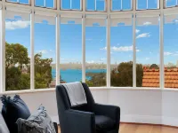 Huge Harbour View Apartment In Historic Home Hotels in Cremorne