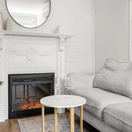Charming 1-Bed with Fireplace by the Beach