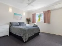 Beachside 2-Bed Apartment with Secure Parking