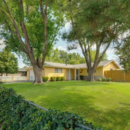 Quiet & Convenient Sparks Retreat Near I-80 & Reno