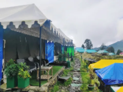 リバー サイド キャンプ チョプタ