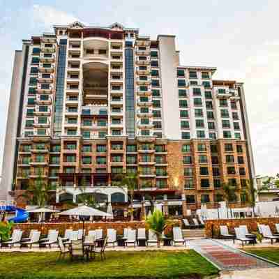 Crocs Resort & Casino Hotel Exterior