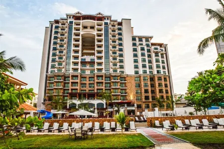 Crocs Resort & Casino