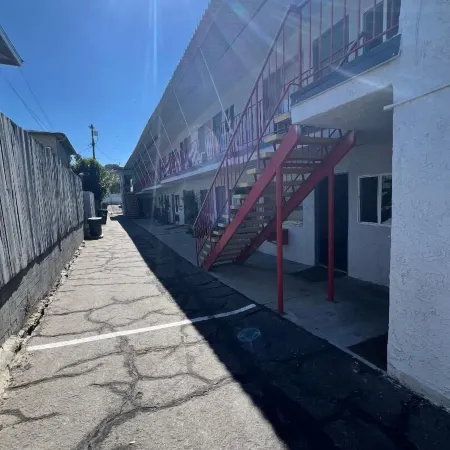 York Motel Отели рядом с достопримечательностью «Колледж Оксиденталь»