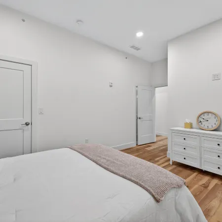 Stylish Downtown Unit With Historic Charm 2 Bedroom Apts