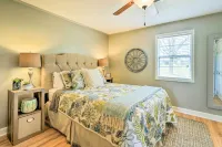 Charming Home w/ Porch: Walk to Greers Ferry Lake! - Интернет