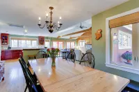 Waterfront Haven on Pines Lake Ski, Swim and Relax - homestay