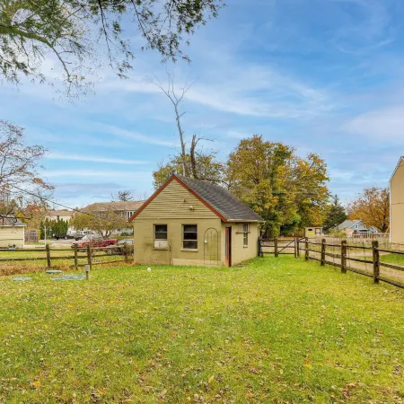 Updated Getaway w/ Sauna & Yard in Bloomsbury!