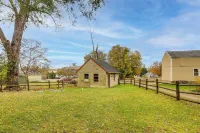 Updated Getaway w/ Sauna & Yard in Bloomsbury!