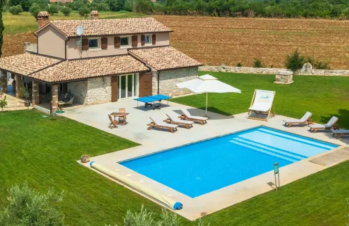 Spacious country villa with private pool