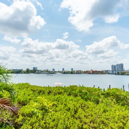 Golden Bay 303