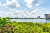 Golden Bay 303
