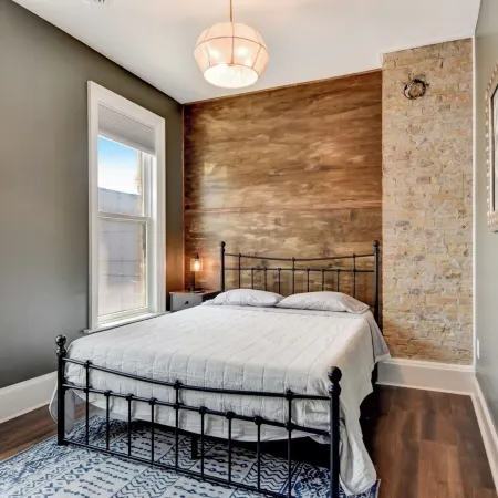 Large Milwaukee Home 4BR Fast Wifi
