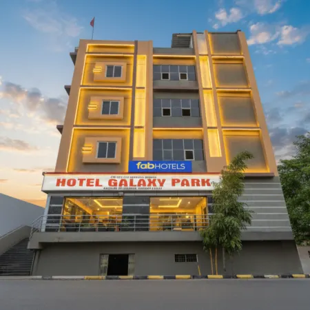 FabHotel Galaxy Shamshabed Отели рядом с достопримечательностью «Конгресс-центр MS в Хайдарабаде»