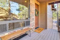 3BR Home w/ Hot Tub, Grill & Wraparound Deck - 4 tähden