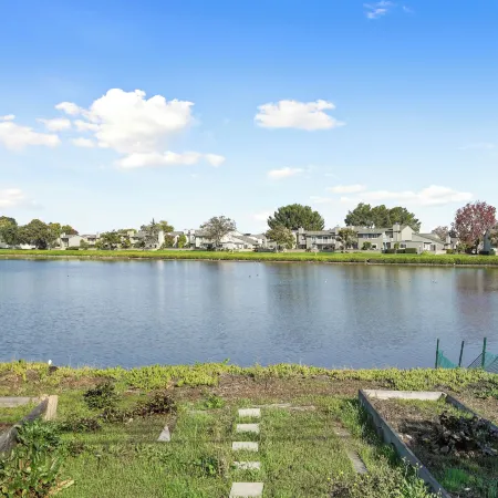 Lakefront Retreat WaterViews 3BR 1.5BA