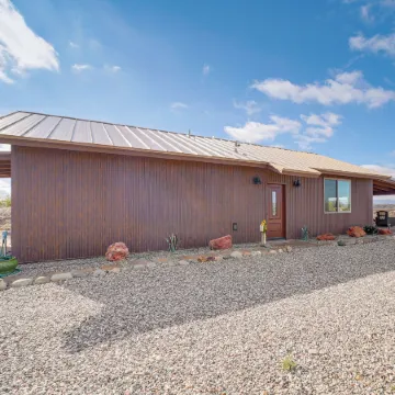 Surrounding Mtn & Valley Views! Cornville Getaway