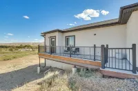 3 Mi to Kokopelli Trail: Outdoor Adventure Base - Kitchenette