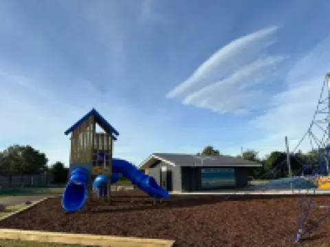 Modern cabin at beautiful Pohara Beach 波哈拉酒店