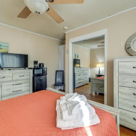 7 Mi to Neuse River! Family Home w/ Poolside Oasis