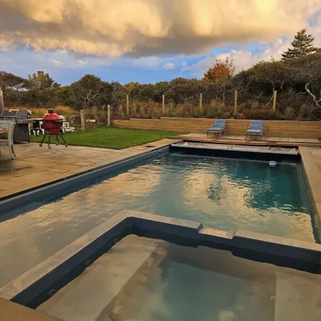 Beautiful 4 bed with Pool + Spa
