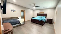 Relaxing Ranch Style Lake House/ Hot Tub Getaway!!! Pet Friendly!!!