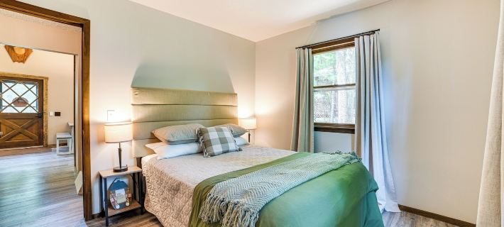 Family Roscommon Home - 3 Mi to Higgins Lake Hotels in Crawford County