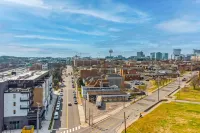 Nashville Oasis at The Muse: Modern 2BR With Balcony & Rooftop Views - Alojamientos