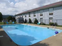Americourt Hotel - Mountain City Hotels in Johnson County