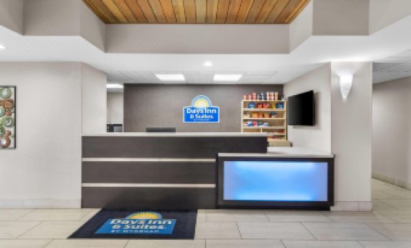 Days Inn & Suites by Wyndham Ridgeland