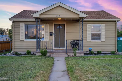 Charming Pet Friendly 2BR Retreat