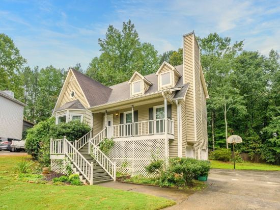 1356 Velvet Creek Glen, Marietta