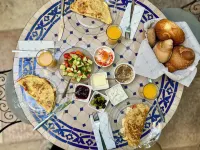 Artist Quarter Guesthouse B&B - breakfast
