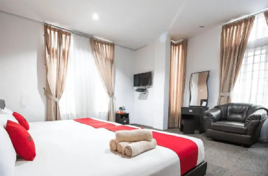 RedDoorz @ Batam Center 2 Hotels in Sadai