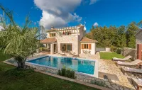 Kvarta in Barban With 3 Bedrooms and 3 Bathrooms - Pools